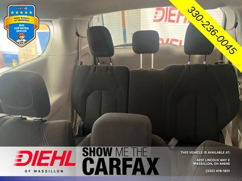 Used 2021 Chrysler Pacifica Touring w/ Cold Weather Group FWD image 19
