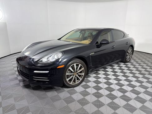 Used 2015 Porsche Panamera 4 AWD/4WD image 1
