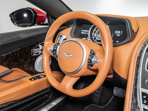 Used 2017 Aston Martin DB11 V12 image 20