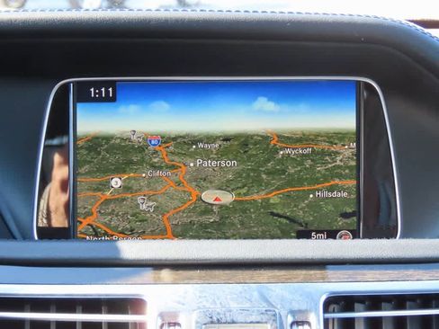 Used 2016 Mercedes-Benz E 400 4MATIC Sedan image 20