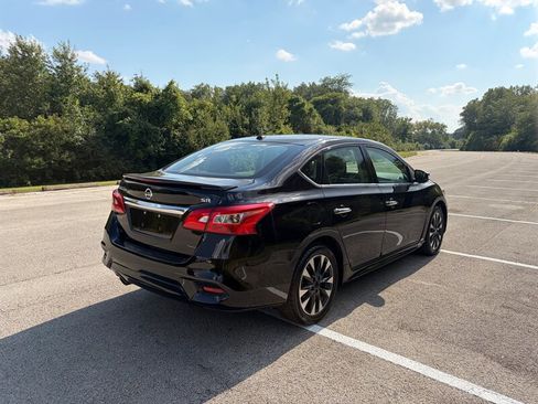 Used 2018 Nissan Sentra SR w/ Technology Package FWD image 5