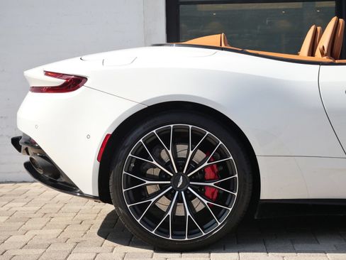 Used 2023 Aston Martin DB11 Volante RWD image 16