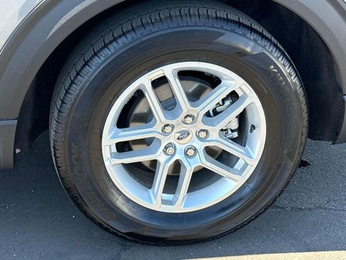 Used 2025 Ford Explorer Active w/ Active Comfort Package image 32