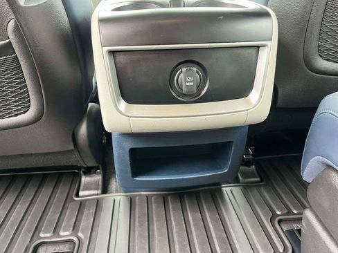 Used 2026 Kia Carnival EX FWD image 4