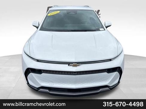 New 2025 Chevrolet Equinox EV LT image 33