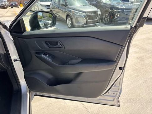 Used 2024 Nissan Rogue S FWD image 13