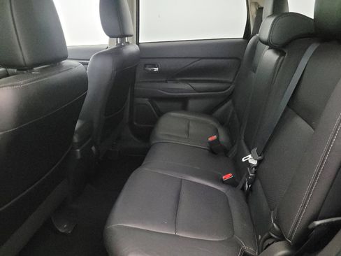 Used 2016 Mitsubishi Outlander SEL image 18