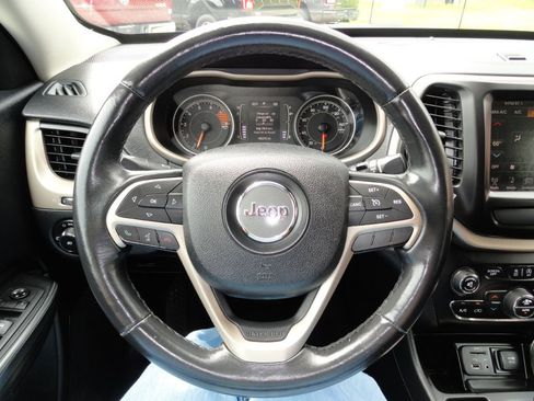 Used 2016 Jeep Cherokee Latitude w/ Comfort/Convenience Group FWD image 21