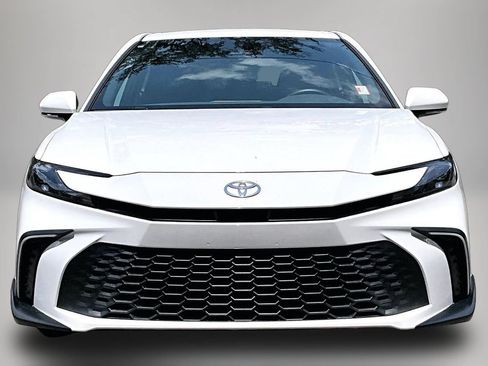 Used 2025 Toyota Camry SE w/ Convenience Package FWD image 3