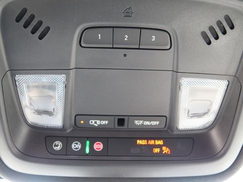 Used 2023 Chevrolet Traverse LT FWD image 14