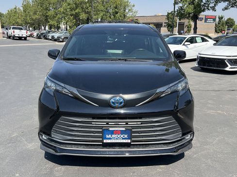 Used 2023 Toyota Sienna XLE Woodland Edition AWD/4WD image 3