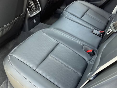 New 2026 Porsche Macan image 19