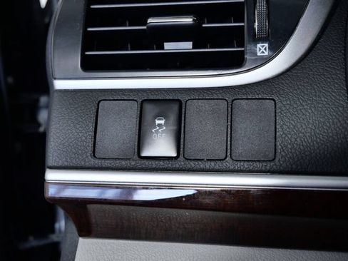 Used 2012 Toyota Camry XLE FWD image 24