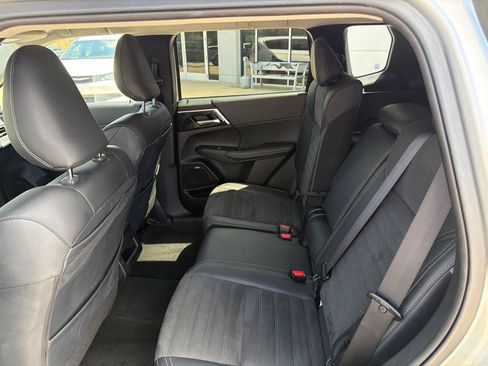 Used 2025 Mitsubishi Outlander SE AWD/4WD image 17