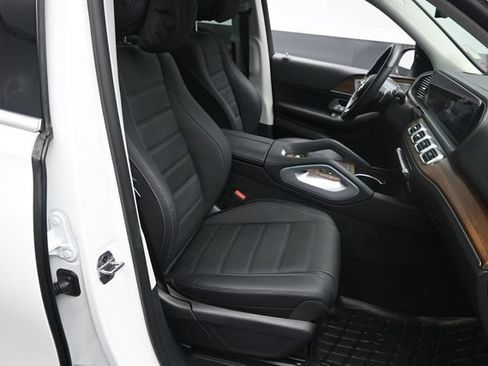 Used 2026 Mercedes-Benz GLS 450 4MATIC image 32