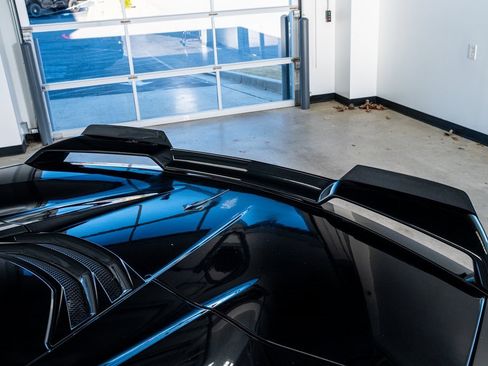 Used 2021 Chevrolet Corvette Stingray w/ Z51 Performance Package image 23