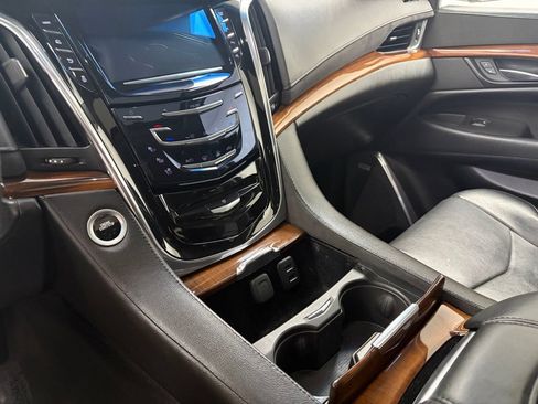Used 2017 Cadillac Escalade ESV Luxury AWD/4WD image 23
