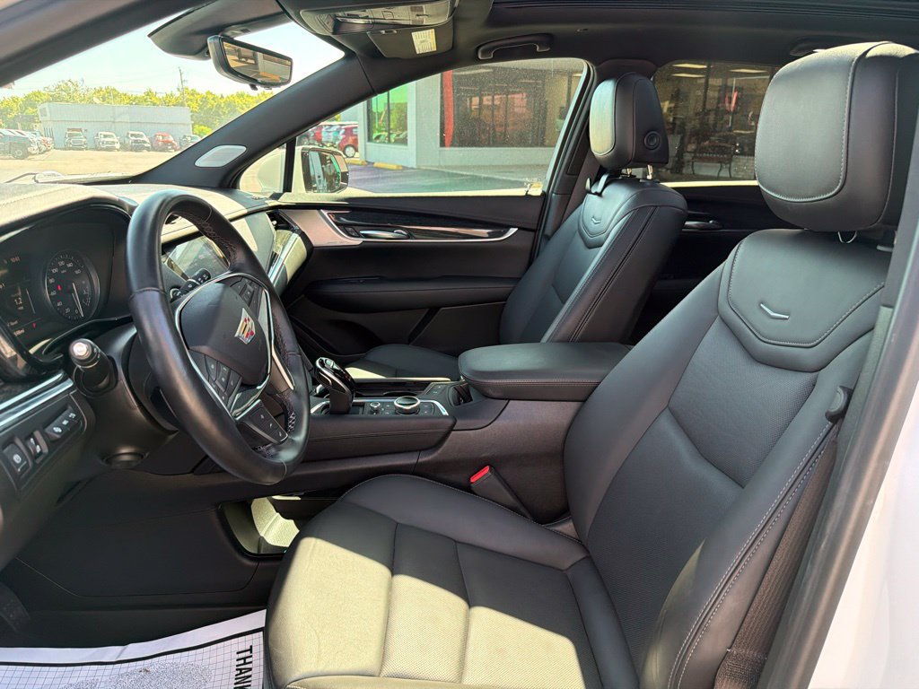 Used 2022 Cadillac XT5 Premium Luxury w/ Technology Package FWD image 24
