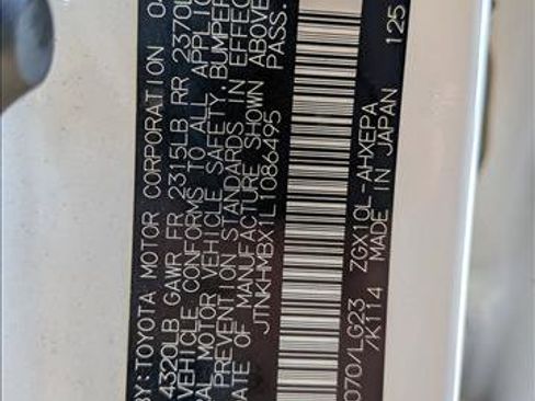 Used 2020 Toyota C-HR Limited image 15