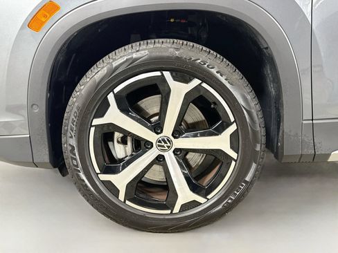 Certified 2025 Volkswagen Tiguan SE AWD/4WD image 26