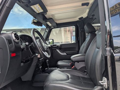 Used 2015 Jeep Wrangler Rubicon AWD/4WD image 13