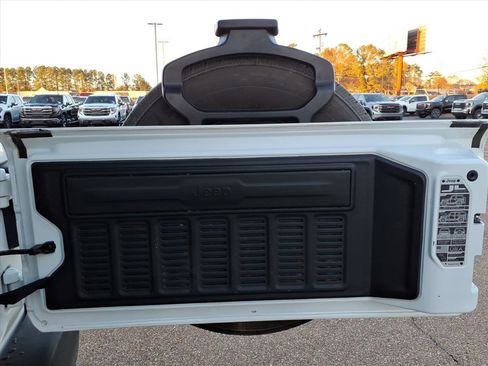 Used 2023 Jeep Wrangler Sport S image 6