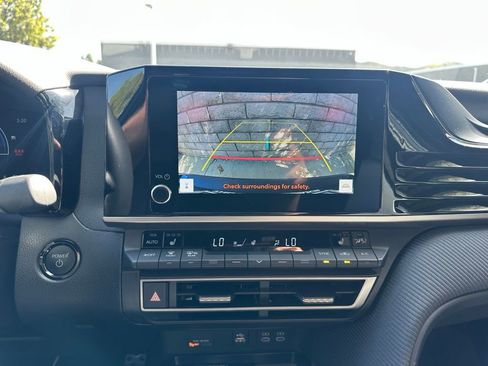 Used 2025 Toyota Camry SE w/ Convenience Package image 11