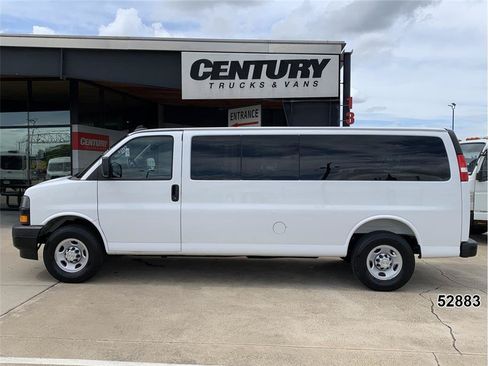 Used 2025 Chevrolet Express 3500 LS RWD image 4