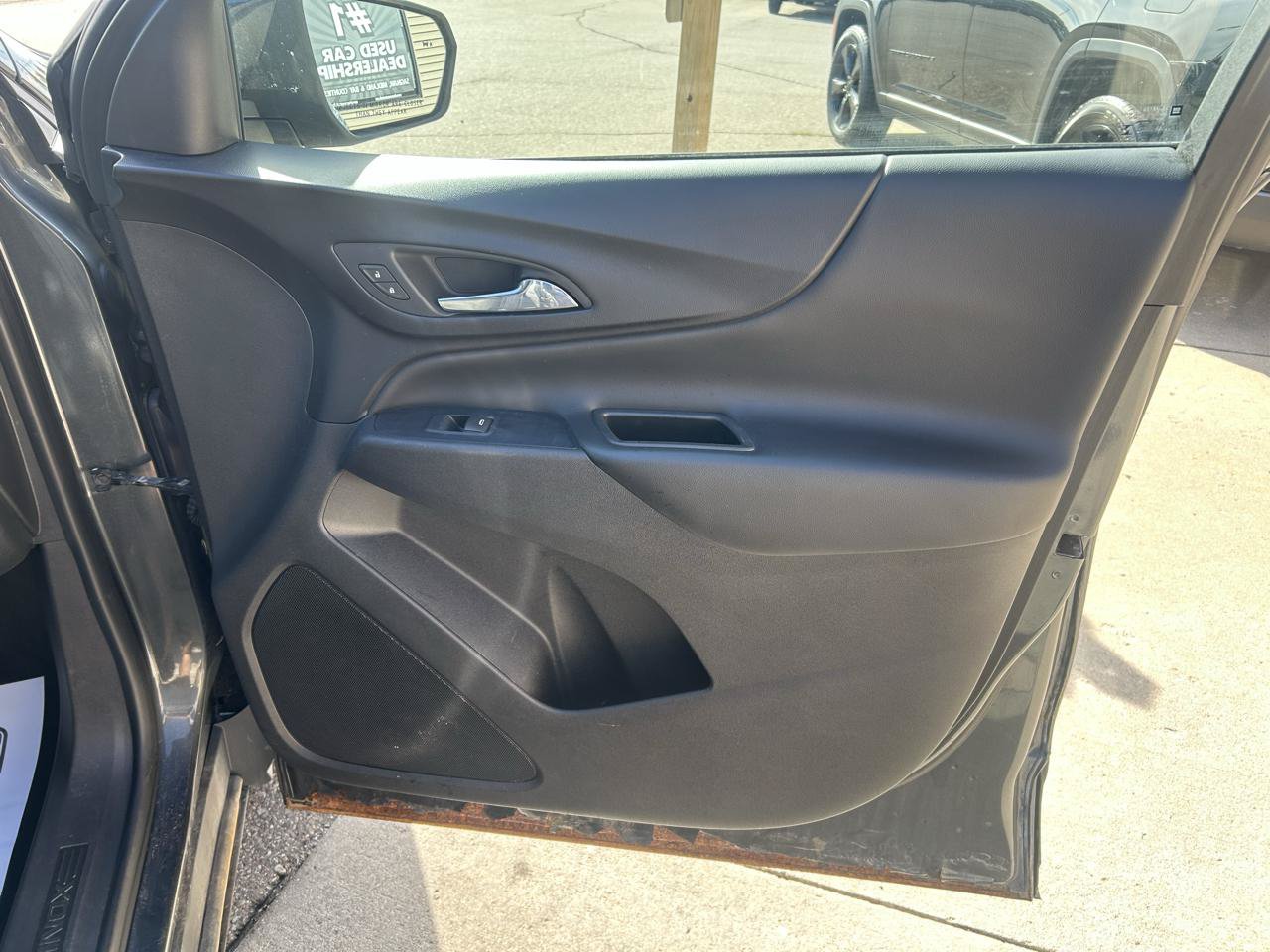 Used 2019 Chevrolet Equinox LT w/ Sun & Navigation Package AWD/4WD image 17