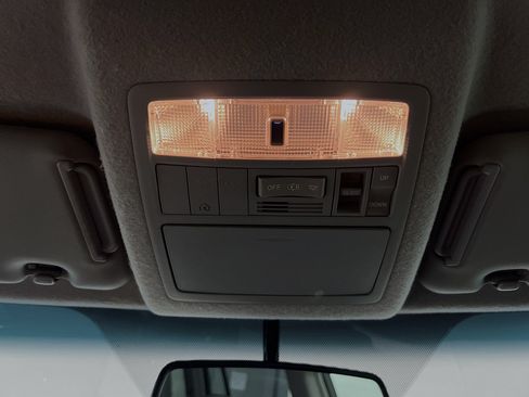 Used 2013 Toyota Highlander Limited FWD image 21