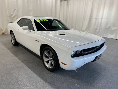 Used 2012 Dodge Challenger R/T RWD image 3