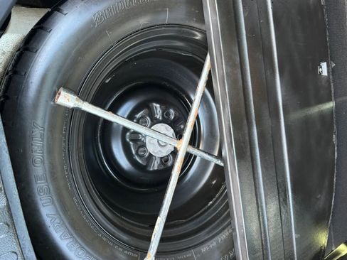 Used 2017 Toyota RAV4 LE image 28