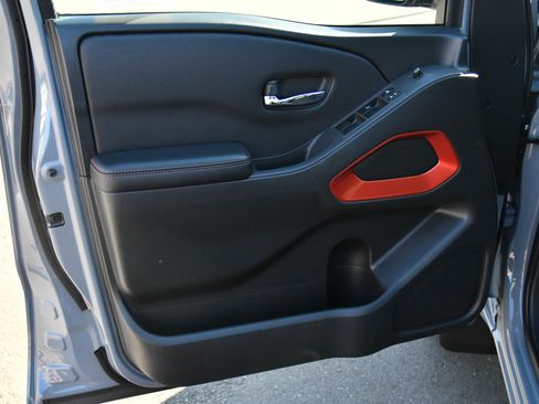 Used 2025 Nissan Frontier Pro-X w/ Pro Convenience Package image 13