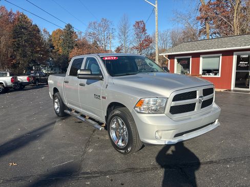 Used 2017 RAM 1500 Express w/ Express Value Package image 2
