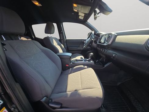 Certified 2019 Toyota Tacoma TRD Sport AWD/4WD image 14