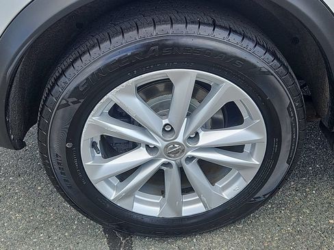 Used 2017 Nissan Rogue Sport SV AWD/4WD image 9