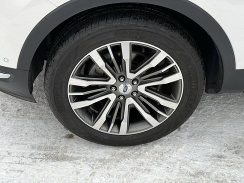 Used 2018 Ford Explorer Platinum image 12