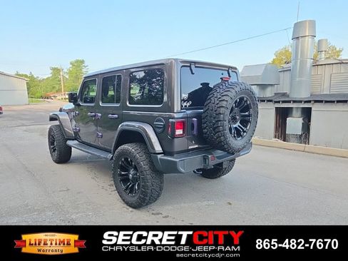 Used 2018 Jeep Wrangler Unlimited Sahara w/ Cold Weather Group AWD/4WD image 7