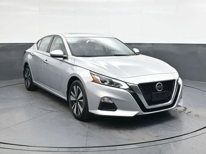 Used 2021 Nissan Altima 2.5 SV w/ SV Premium Package