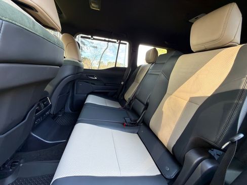 Used 2024 Lexus GX 550 image 13