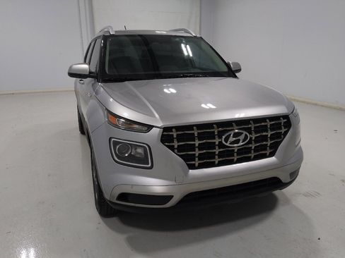 Used 2025 Hyundai Venue SEL FWD image 14