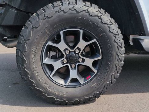 Used 2022 Jeep Wrangler Unlimited Rubicon w/ Dual Top Group AWD/4WD image 11