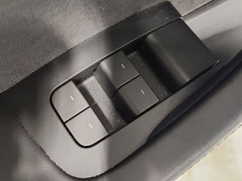 Used 2021 Tesla Model Y Long Range AWD/4WD image 23