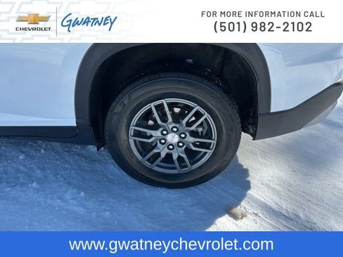 Used 2025 GMC Acadia Elevation image 13