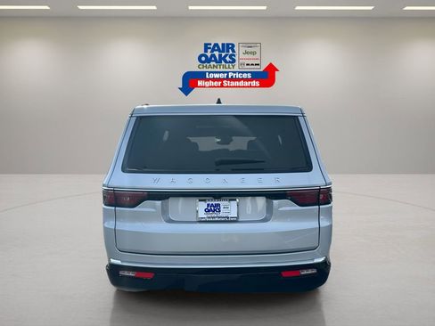 New 2024 Jeep Wagoneer Base w/ Premium Group I image 13