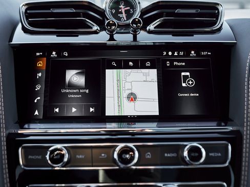 Used 2025 Bentley Bentayga image 74