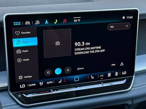 New 2025 Volkswagen Tiguan SE image 18