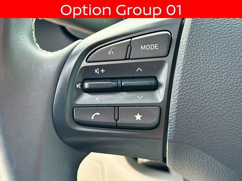 Used 2023 Hyundai Venue Limited FWD image 10