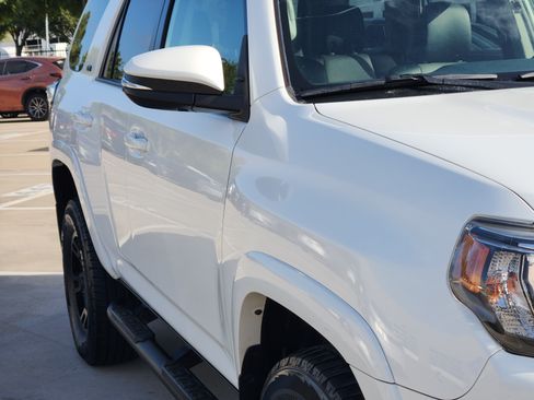 Used 2022 Toyota 4Runner SR5 Premium w/ Moonroof Package AWD/4WD image 12