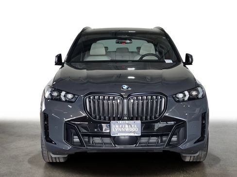 Used 2026 BMW X5 xDrive40i w/ M Sport Package AWD/4WD image 2